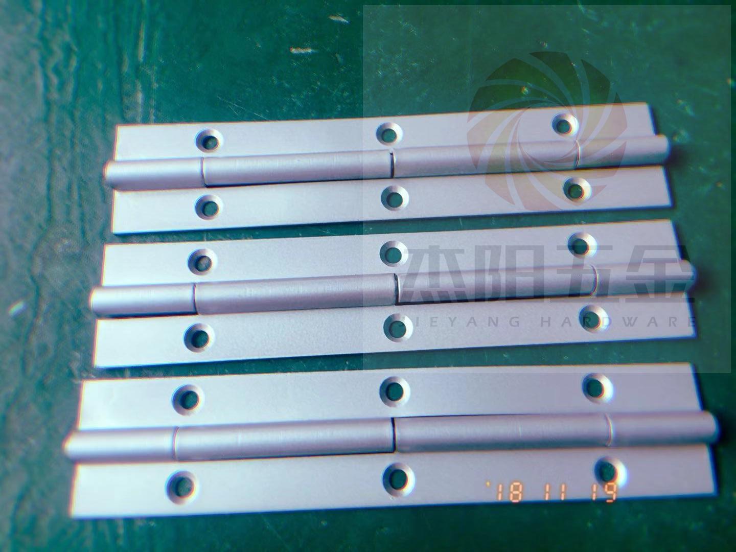 兩端旋鉚軸，長(zhǎng)排合頁(yè)